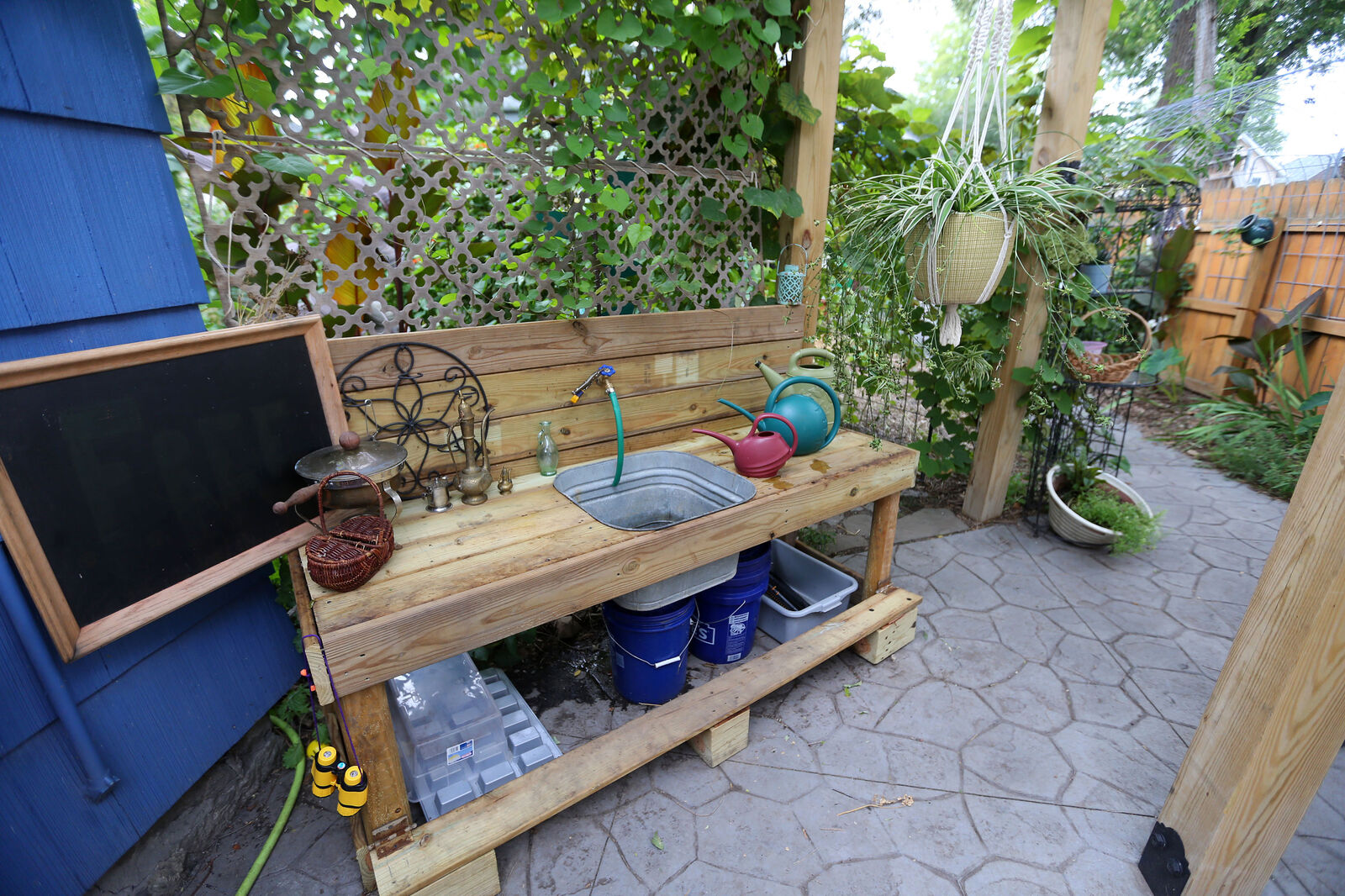 Washing station